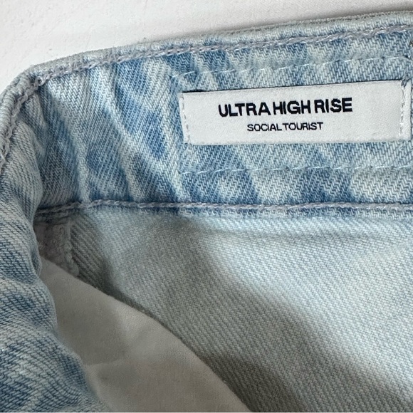 Social Tourist Ultra High Rise Wide Leg Light Wash Size 4 - Picture 5 of 5